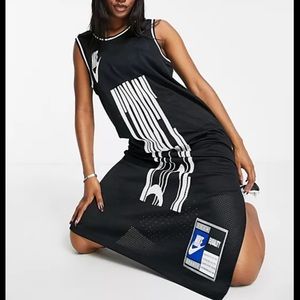 NIKE SISTERHOOD MESH SWINGMAN DRESS IN BLACK, size L